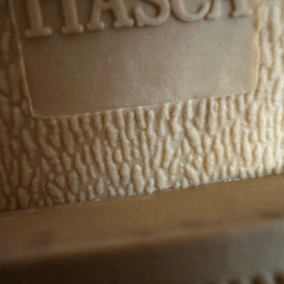 Gorgeous like new winter lace up boot. - Picture 6 of 10